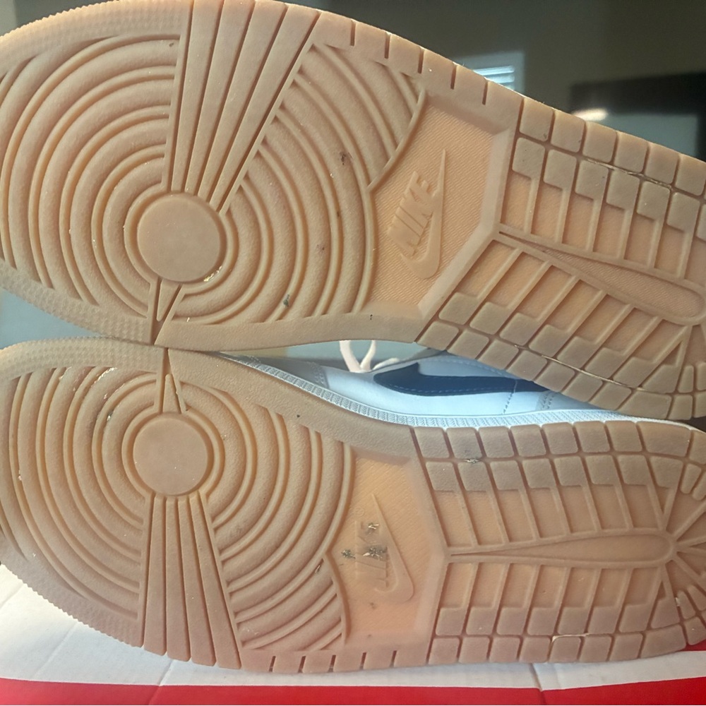 Nike Jordan White and Navy Low-Top Sneakers - Picture 2 of 10